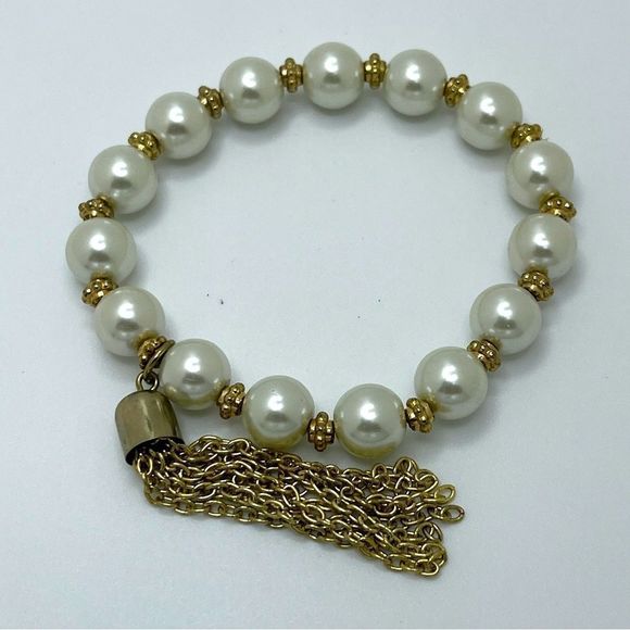 Jewelry - Costume Jewelry Pearl Bracelet Gold Tassel